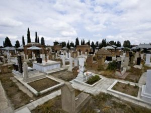 Bu şəxslər müsəlman qəbiristanlığında dəfn olunmamalı, ehsan verilməməlidir - İLAHİYYATÇI