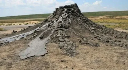 Dünyanın ən aktiv palçıq vulkanı yenidən püskürüb