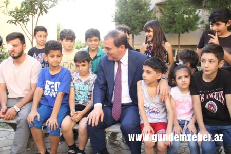 NİYAZİ BAYRAMOV GƏNCƏLİLƏRƏ DİQQƏT VƏ QAYĞI GÖSTƏRİR - FOTOLAR