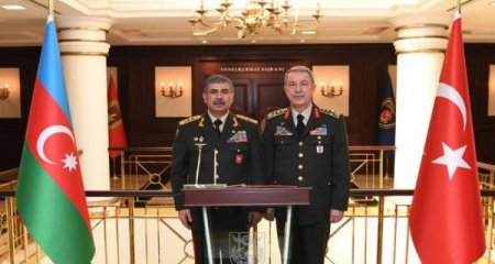 Hulusi Akar Bakının qurtuluşu münasibətilə Zakir Həsənovu təbrik edib