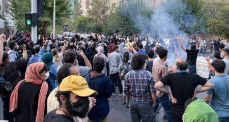 İran hökumət qüvvələri Zəncandakı aksiyalarda iki gənci öldürüb