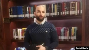 Təbriz həbsxanasında siyasi fəal Ruzbeh Pirinin səhhətinin pisləşdiyi bildirilir