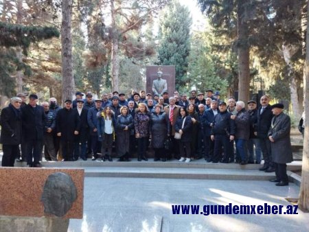 Azərbaycaycan Bütövlük Platforması və Milliyətçi Hərakatçılar Birliyi Əbülfəz Elçibəyin məzarını ziyarət etdi