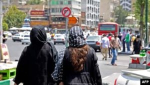 İranlı qanunverici hicabla bağlı yeni planın fiziki cəzanı qadağan edəcəyini deyir
