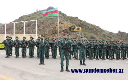 Azərbaycan sərhədlərinə nəzarəti tam təmin edib - sərhədyanı bölgədə dalğalanan Bayraq - ŞƏRH