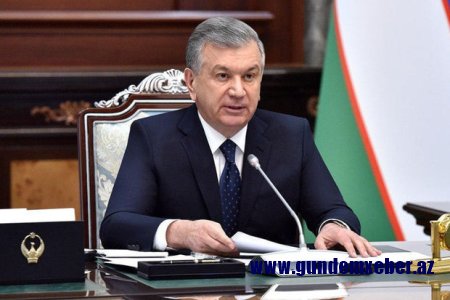 Özbəkistanın rəhbəri növbədənkənar prezident seçkisi haqqında qanun imzalayıb