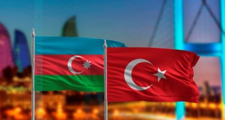Türkiyəli politoloq: “Bakı ilə Ankara arasında müdafiə sahəsində əməkdaşlıq nümunədir”