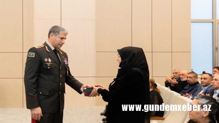 Şəhid polislərin ailə üzvlərinə ali dövlət mükafatları təqdim olundu