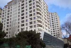 “Səfalı Ticarət Mərkəzi“ Arxitektura Komitəsini saymır - Oliqarxın arxasında hansı məmur dayanıb?
