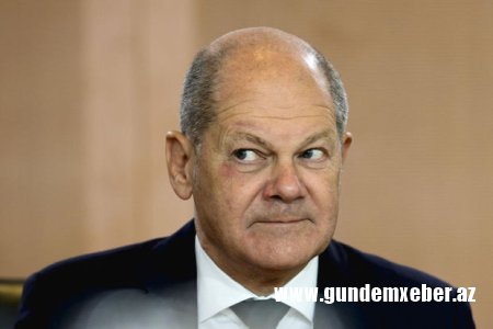 Almaniya kansleri kəşfiyyat məlumatlarını açıqlamaqda ittiham olunur
