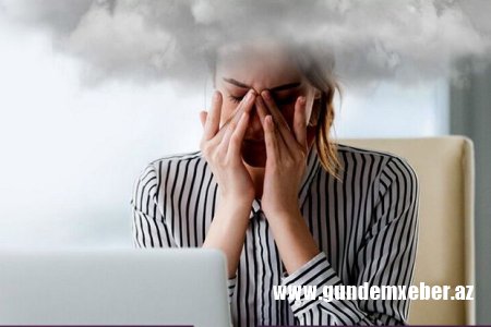 Alimlərdən xəbərdarlıq: COVID-19 azı bir il müddətinə beyni “dumanlandırır”
