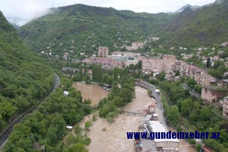 Rusiya Ermənistanda sıradan çıxmış dəmir yolunu bərpa edir