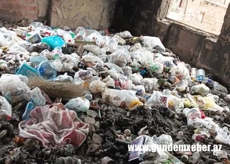 Qızıldaş sakinləri uçqun təhlükəsi altında: köhnə bağça zibilliyə çevrilib - FOTO