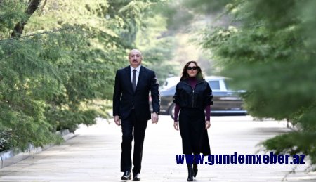 Prezident və xanımı Heydər Əliyevin məzarını ziyarət etdi