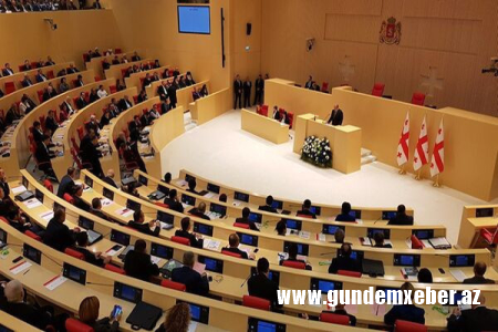 Gürcüstan parlamenti iki dövlət qurumunun ləğvini dəstəkləyib