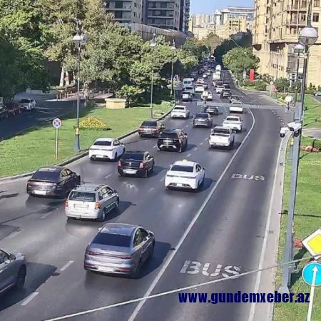 Bakının bəzi yollarında nəqliyyatın hərəkətində sıxlıq yaranıb