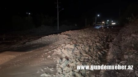 Şəkidə yağışdan sonra bağlanan yol təmizlənib, hərəkət bərpa olunub