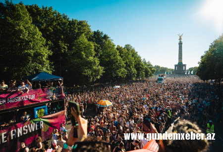 Berlində “Rave The Planet” texnoparadında on minlərlə insan iştirak edib