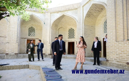 Leyla Əliyeva ilk Buxara Biennalesinin əsərləri ilə tanış olub