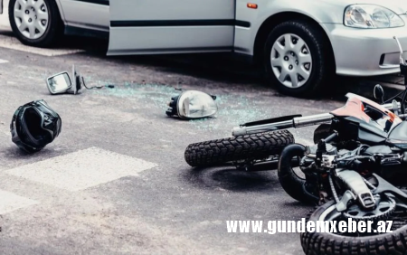 Yevlaxda maşın motosikletlə toqquşdu - Sürücü öldü