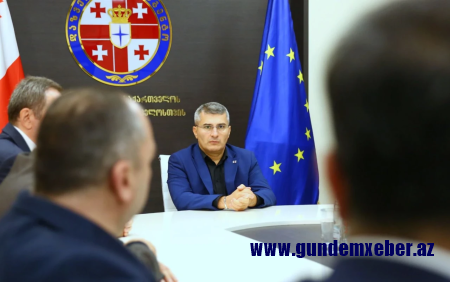 Baş nazirin müavini siyasətdən getdiyini açıqladı