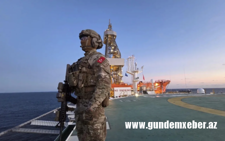 Türkiyə və Somali hərbçiləri piratlar tərəfindən ələ keçirilmiş gəmini azad etdi